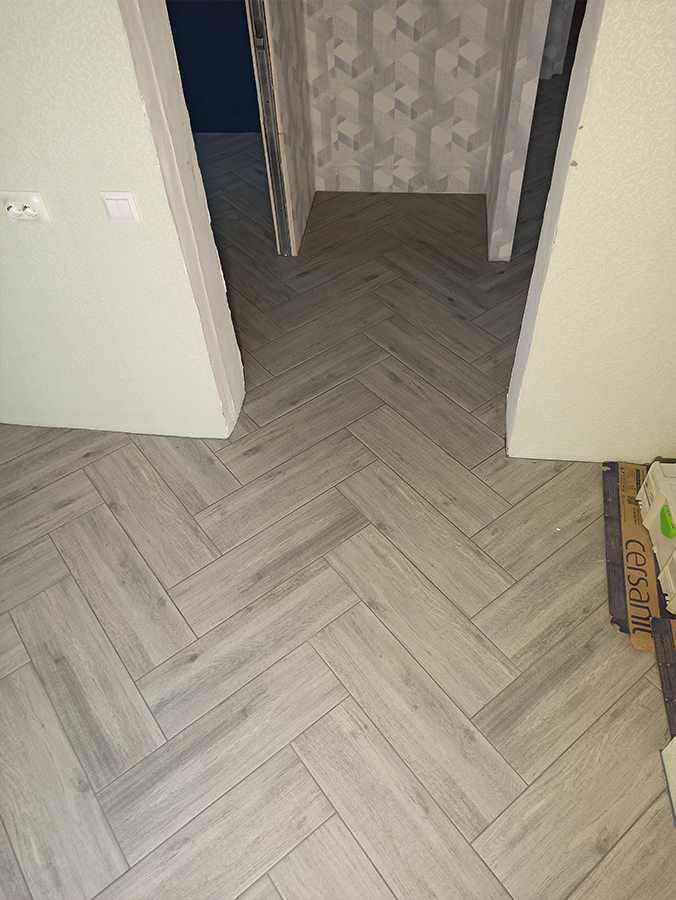 Серый керамогранит Cersanit елочкой